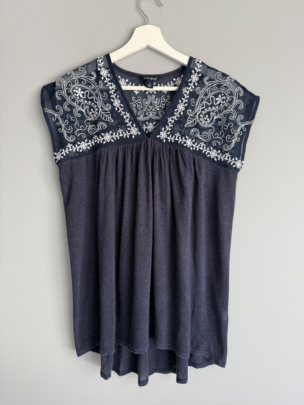 Lucky Brand Women Embroidered Mesh Yoke Top S Navy Blue Boho Romantic Feminine